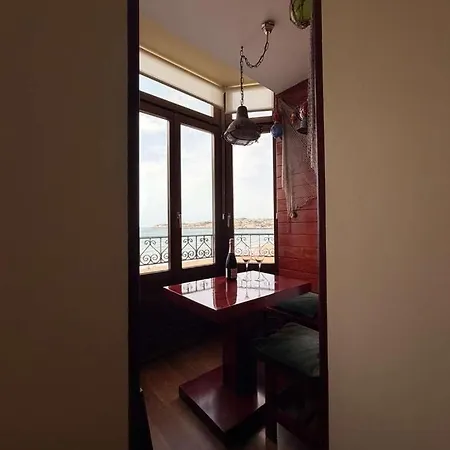 Vivienda En Frente Al Mar *